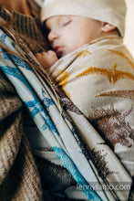 Laden Sie das Bild in den Galerie-Viewer, Lenny Lamb Woven Baby Wrap/Vävd sjal - JURASSIC PARK - FOSSIL - 100% bomull