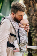 Laden Sie das Bild in den Galerie-Viewer, LennyLight Tragehilfe - HEXAFLOWERS - MIRROR - 55% Baumwolle, 45% Tencel™