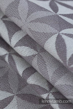 Laden Sie das Bild in den Galerie-Viewer, Lenny Lamb Gewebtes Babytragetuch  – HEXAFLOWERS – MIRROR – 55 % Baumwolle, 45 % Tencel™