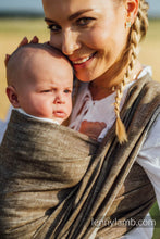 Laden Sie das Bild in den Galerie-Viewer, Lenny Lamb Woven Babytragetuch – ARROW - WOOD – 100% Leinen