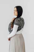 Ladda upp bild till gallerivisning, Lenny Lamb Woven Baby Wrap/Vävd sjal - WILD SOUL - COCOON - 100% bomull
