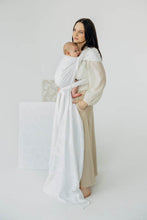 Laden Sie das Bild in den Galerie-Viewer, Lenny Lamb Woven Baby Tragetuch – VIRIDIFLORA - MILKY WAY – 100% Bambusviskose