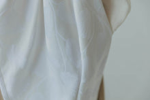 Ladda upp bild till gallerivisning, Lenny Lamb Ringsjal - VIRIDIFLORA - MILKY WAY - 100% bambuviskos
