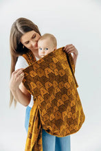 Laden Sie das Bild in den Galerie-Viewer, Lenny Lamb Woven Baby Tragetuch – CAPYBARAS - TRIBU – 100% Baumwolle