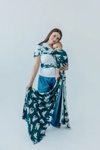 Ladda upp bild till gallerivisning, Lenny Lamb Woven Baby Wrap/Vävd sjal - BIRDY - SKYWARD - 100% bambuviskos