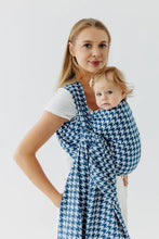 Laden Sie das Bild in den Galerie-Viewer, Lenny Lamb Woven Baby Wrap/Vävd sjal - PATA DE GALLO - PUZZLE - 40% bomull, 40% merinoull, 13% silke, 7% kashmir