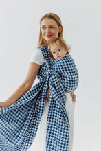 Laden Sie das Bild in den Galerie-Viewer, Lenny Lamb Woven Baby Wrap/Vävd sjal - PATA DE GALLO - PUZZLE - 40% bomull, 40% merinoull, 13% silke, 7% kashmir