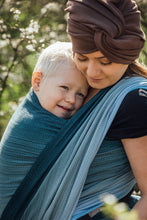 Laden Sie das Bild in den Galerie-Viewer, Lenny Lamb Woven Baby Tragetuch – LITTLE HERRINGBONE OMBRE BEBOP – 100% Baumwolle