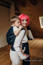 Laden Sie das Bild in den Galerie-Viewer, LennyHybrid Half Buckle Carrier - PEACOCK'S TAIL - PITCH BLACK - 59% bomull,  41% merinoull - PreSchool