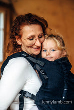 Ladda upp bild till gallerivisning, LennyPreschool Carrier - PEACOCK'S TAIL - PITCH BLACK- 51% bomull, 49% merinoull