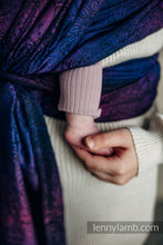 Laden Sie das Bild in den Galerie-Viewer, Lenny Lamb Woven Baby Wrap/Vävd sjal - WILD WINE - BOUQUET - 100% bomull