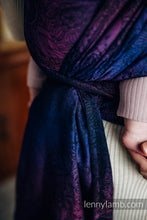 Laden Sie das Bild in den Galerie-Viewer, Lenny Lamb Woven Baby Wrap/Vävd sjal - WILD WINE - BOUQUET - 100% bomull