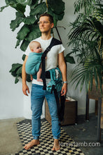 Laden Sie das Bild in den Galerie-Viewer, LennyTwin Carrier - LITTLE HERRINGBONE OMBRE GREEN - 100% bomull