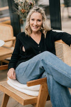 Load image into Gallery viewer, Le Milk C'est Chic nursing shirt Black, in organic cotton fabric