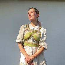 Laden Sie das Bild in den Galerie-Viewer, Girasol WrapMySol Meh Dai/half buckle - Rayos D'oro - 100% bomull