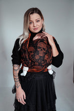 Laden Sie das Bild in den Galerie-Viewer, KOKADI Woven Baby Wrap/Vävd sjal - Skulls x Florian - 56% Bambuviskos, 41% ekologisk bomull, 2% lurex, 1% polyester