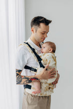 Load image into Gallery viewer, LennyUpGrade PRO Carrier - HERBARIUM - AMBRA - 68% bomull, 27% merinoull, 5% kashmir