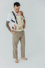 Load image into Gallery viewer, LennyUpGrade PRO Carrier - HERBARIUM - AMBRA - 68% bomull, 27% merinoull, 5% kashmir