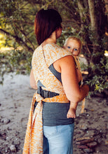 Laden Sie das Bild in den Galerie-Viewer, LELIBA Wrap Up Babytrage – Ramus Aurea – 100 % Bio-Baumwolle