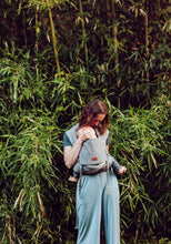Laden Sie das Bild in den Galerie-Viewer, LELIBA Wrap Up Babytrage – Graphit – 100 % Bio-Baumwolle