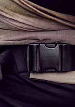 Laden Sie das Bild in den Galerie-Viewer, LELIBA Wrap Up Babytrage – Sepia – 100 % Bio-Baumwolle
