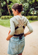 Ladda upp bild till gallerivisning, LELIBA Zack bärsele - Gobi - 100% ekologisk bomull