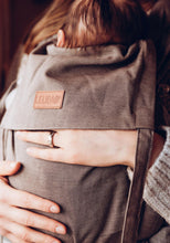 Ladda upp bild till gallerivisning, LELIBA Zack bärsele - Sepia - 100% ekologisk bomull