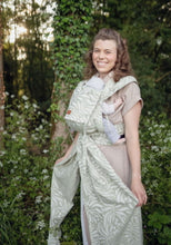 Laden Sie das Bild in den Galerie-Viewer, LELIBA Wrap Up Babytrage – Bungi Green – 100 % Bio-Baumwolle