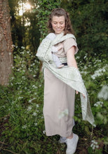 Laden Sie das Bild in den Galerie-Viewer, LELIBA Wrap Up Babytrage – Bungi Green – 100 % Bio-Baumwolle