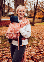 Laden Sie das Bild in den Galerie-Viewer, LELIBA Wrap Up Babytrage – Ramus Terra – 100 % Bio-Baumwolle