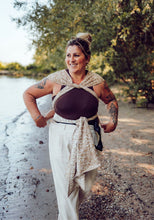 Laden Sie das Bild in den Galerie-Viewer, LELIBA Wrap Up Babytrage – Ramus Rega – 100 % Bio-Baumwolle