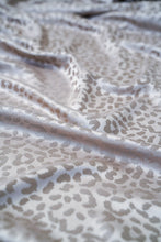 Load image into Gallery viewer, Onbu Baby Carrier - Safari Eleni - 55% micromodal, 45% bamboo viscose