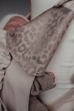 Laden Sie das Bild in den Galerie-Viewer, Drool Pads - Safari Eleni