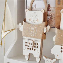 Laden Sie das Bild in den Galerie-Viewer, Mr Teddy Bear - wooden Montessori lacing toy