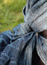 Ladda upp bild till gallerivisning, Vanamo Woven Wrap/Vävd sjal - Kide Laine - 55% ekologisk bomull, 30% linne, 15% bourettesilke