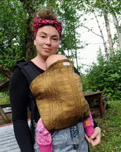 Ladda upp bild till gallerivisning, Wompat LITE Baby Carrier - Kide Auringonkukka - 75% ekologisk bomull, 25% linne