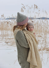 Laden Sie das Bild in den Galerie-Viewer, Vanamo Ringsjal - Kide Ambra - 40% ekologisk bomull, 30% linne, 30% merinoull