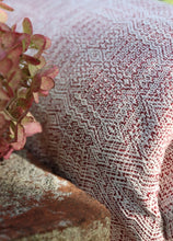 Laden Sie das Bild in den Galerie-Viewer, Vanamo Woven Wrap/Vävd sjal - Kide Kaiho - 35% ekologisk bomull, 35% bourettesilke, 30% merinoull - Utförsäljning!