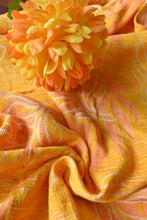 Laden Sie das Bild in den Galerie-Viewer, Yaro ringsjal - Oasis Duo Yellow Peach Confetti Ring Sling - 99% bomull, 1% polyester - Utförsäljning!