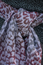 Laden Sie das Bild in den Galerie-Viewer, Yaro ringsjal - Pussycat Ultra Carnelian Rainbow Tencel Linen ring sling - 40% bomull, 30% linne, 30% tencel - Utförsäljning!