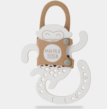 Laden Sie das Bild in den Galerie-Viewer, Amelia the monkey - wooden Montessori lacing toy