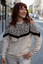 Load image into Gallery viewer, Le Graou Leopard nursing shirt