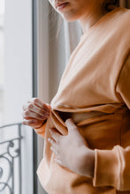 Laden Sie das Bild in den Galerie-Viewer, FAMILKy aprikos amningströja