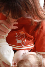 Ladda upp bild till gallerivisning, You&Milk x Charlie Mamas amningst-shirt