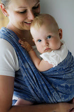 Laden Sie das Bild in den Galerie-Viewer, Little Frog Baby Wrap - Linen Lotus Breeze - 75% kammad bomull, 25% linne
