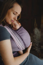 Laden Sie das Bild in den Galerie-Viewer, Little Frog Baby Wrap - Roselily Cube - 100% kammad bomull