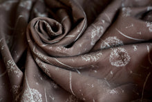 Laden Sie das Bild in den Galerie-Viewer, Little Frog Baby Wrap - Umber Lightness - 100% kammad bomull