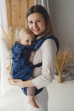 Laden Sie das Bild in den Galerie-Viewer, Little Frog Ergonomic Baby Carrier Prime Infinity Love – Black Hearts - 100% Baumwolle