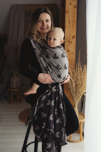 Laden Sie das Bild in den Galerie-Viewer, Little Frog Baby Wrap - Cosy Love - 50% gekämmte Baumwolle, 50% Bio-Baumwolle