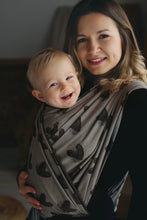 Laden Sie das Bild in den Galerie-Viewer, Little Frog Baby Wrap - Cosy Love - 50% gekämmte Baumwolle, 50% Bio-Baumwolle
